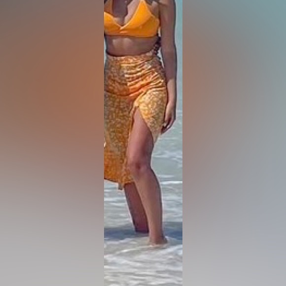 Four Swimsuits - Picture 4 of 7